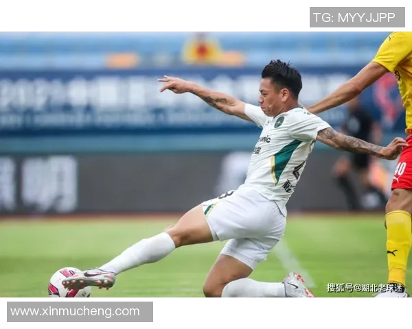 成都羽毛球队在城市联赛积分榜上以82分稳居第一名展现强劲实力